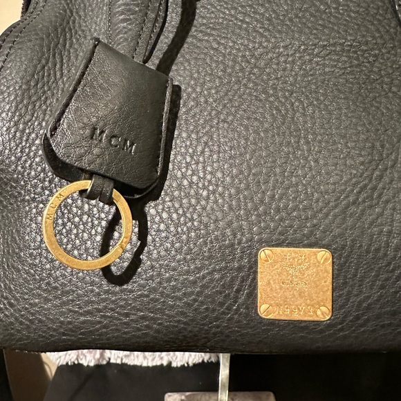 AUTHENTIC MCM LEATHER 2 WAY CROSSBODY BLACK - Picture 2 of 16